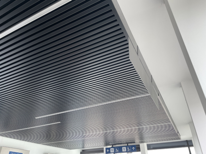 Vlakové nádraží Litvínov - metalický systém - stropní vytápění SAPP