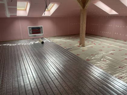 Škola Rádlo_podlahové topení suchý systém